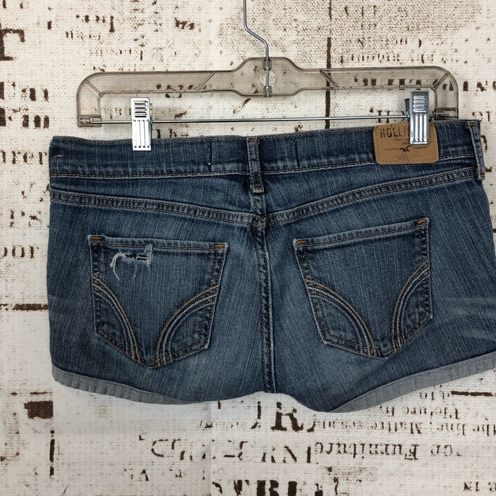 Hollister Distressed Denim Shorts - Picture 4 of 4
